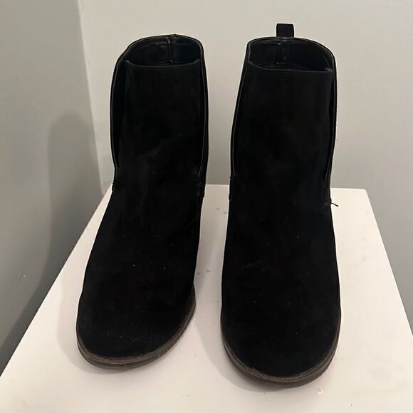 Women's Universal Thread Suede Wedge Booties - Picture 6 of 9